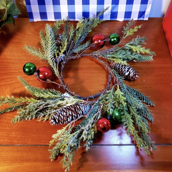 Bath & Body Works Festive Christmas Candle Wreath Ring w/Red & Green Ornaments - Picture 2 of 2